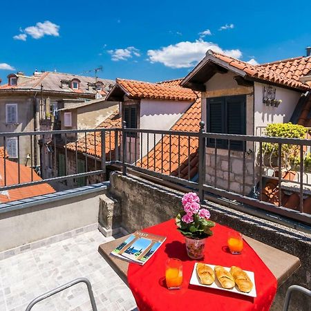 Rooftop City View Apartment In The Palace Walls Split Exterior photo