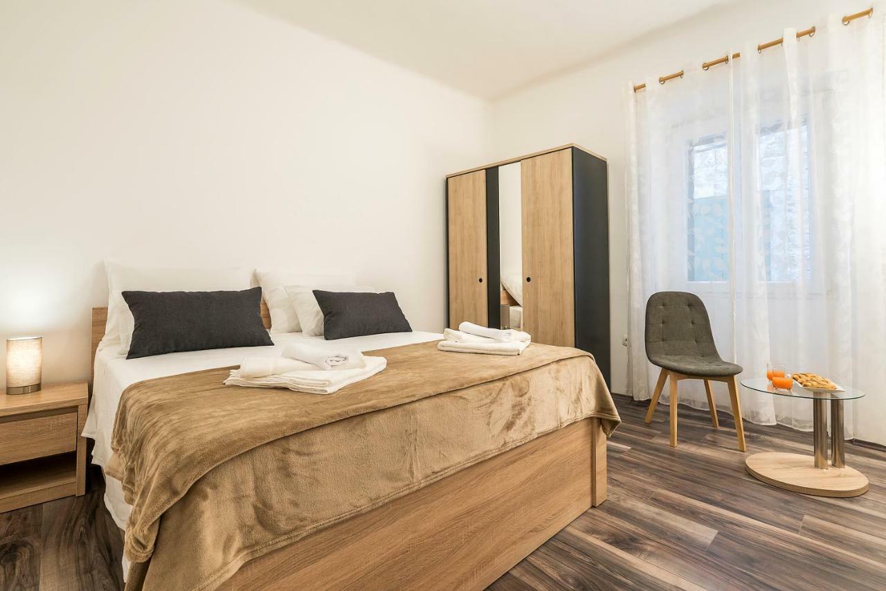 Rooftop City View Apartment In The Palace Walls Split Exterior photo