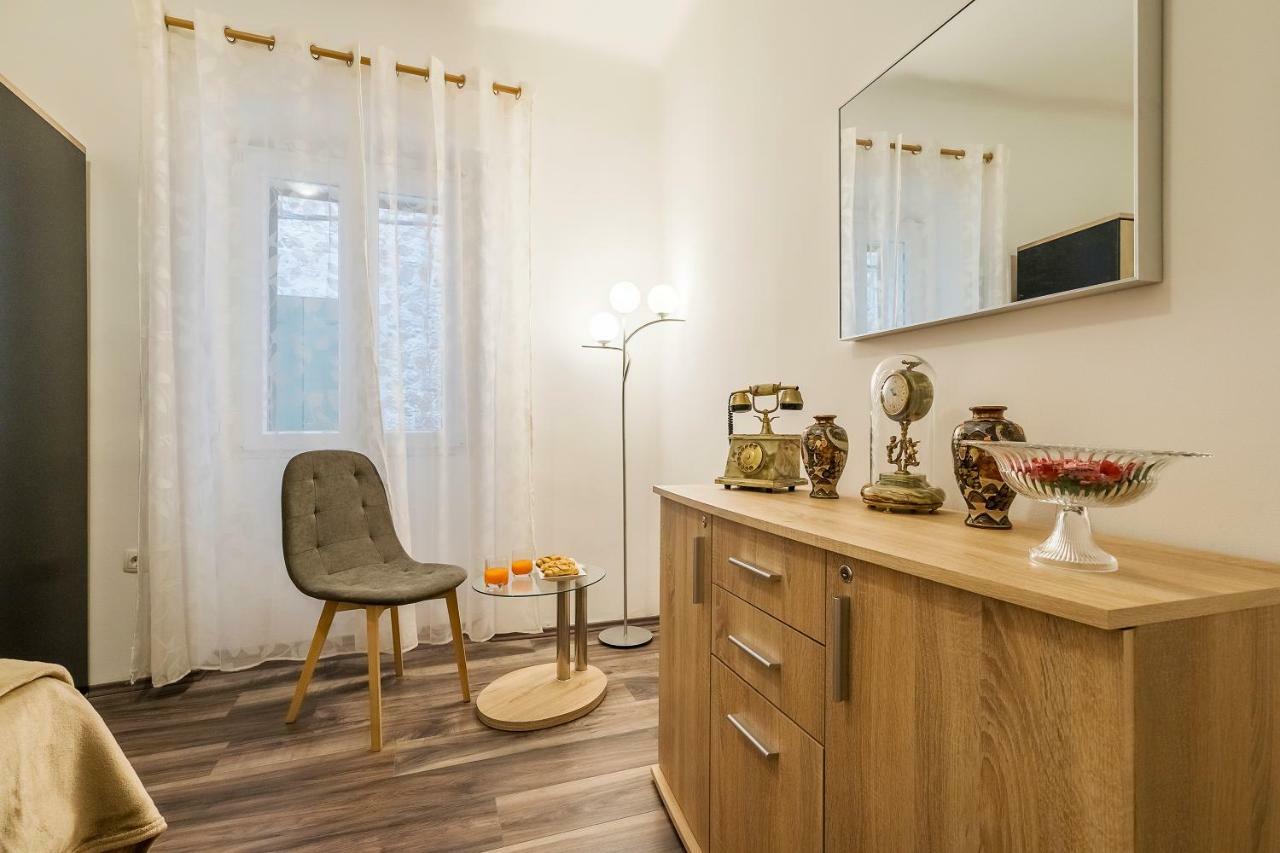 Rooftop City View Apartment In The Palace Walls Split Exterior photo