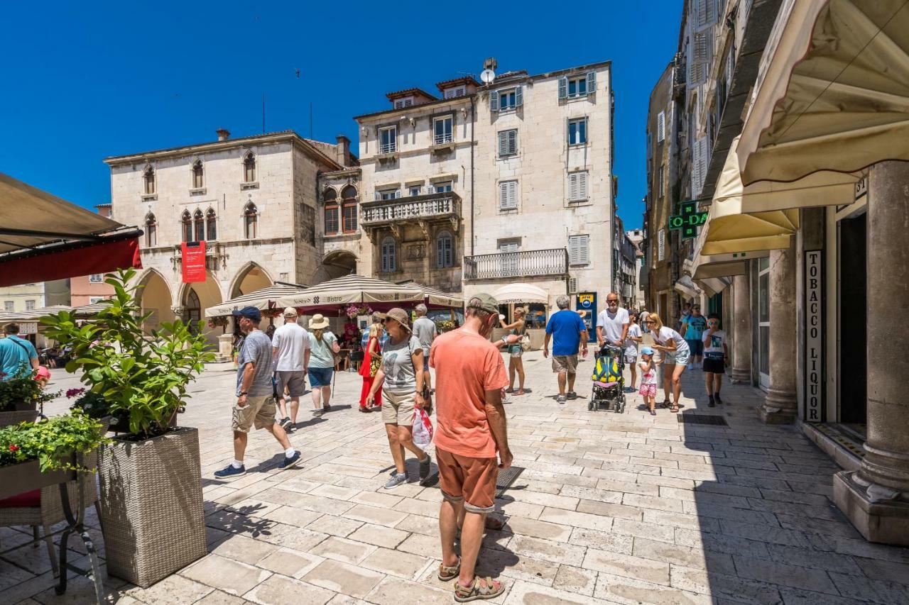 Rooftop City View Apartment In The Palace Walls Split Exterior photo